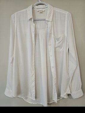 beachlunchlounge White BUTTON UP Top 100% RAYON. XS WOMEN'S.